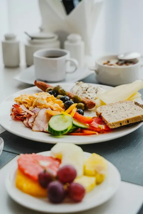The photo: a breakfast plate with eggs, bacon, sausage, toast, vegetables and cheese